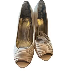 Adrianna‎ Papell Beige dressy peep toe pumps 8 1/2 M New No Box silver heel